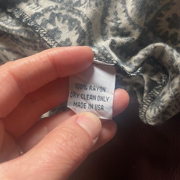 Black and White Paisley Women's Shawl - Picture 5 of 5